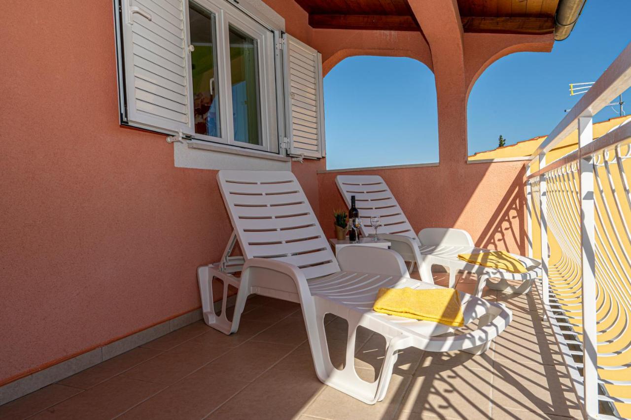 Seaview & Balcony Apartment Petra ヤドリヤ エクステリア 写真