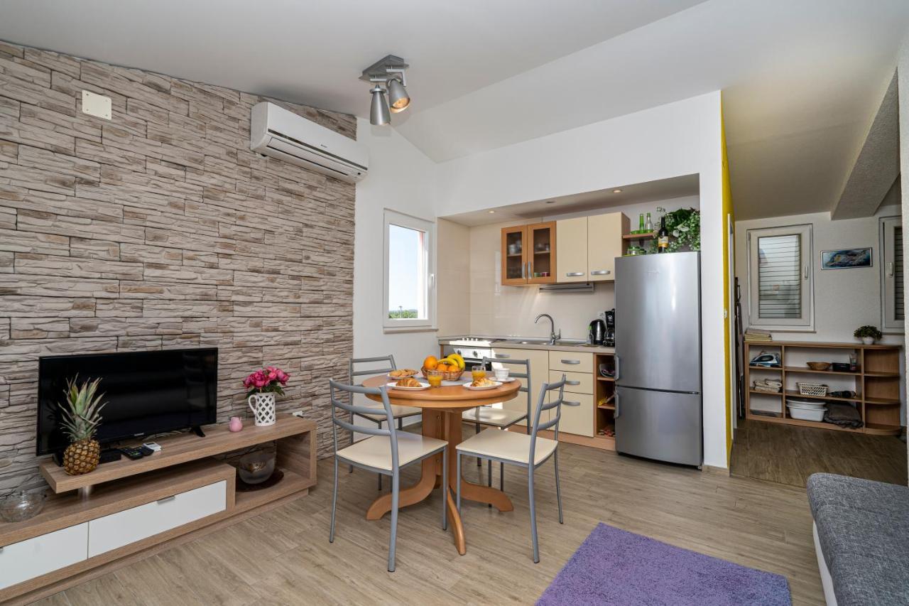 Seaview & Balcony Apartment Petra ヤドリヤ エクステリア 写真
