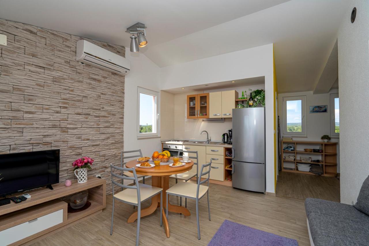 Seaview & Balcony Apartment Petra ヤドリヤ エクステリア 写真