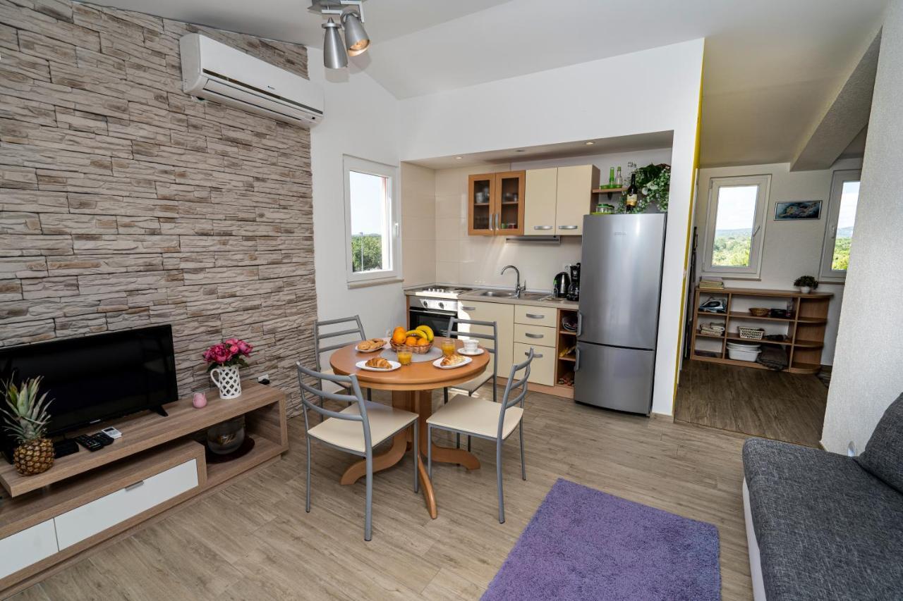 Seaview & Balcony Apartment Petra ヤドリヤ エクステリア 写真